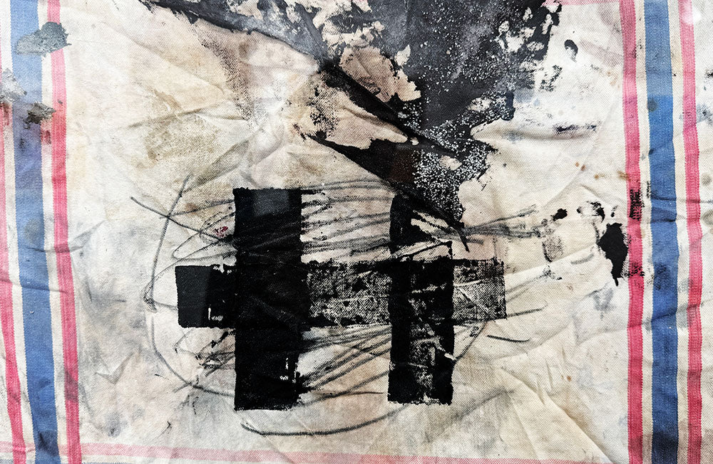 Antoni Tàpies · Trapo con dos cruces
